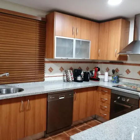 Center Paseo Apartment: Renovated With Double Garage Apartment