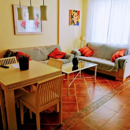 Center Paseo Apartment: Renovated With Double Garage