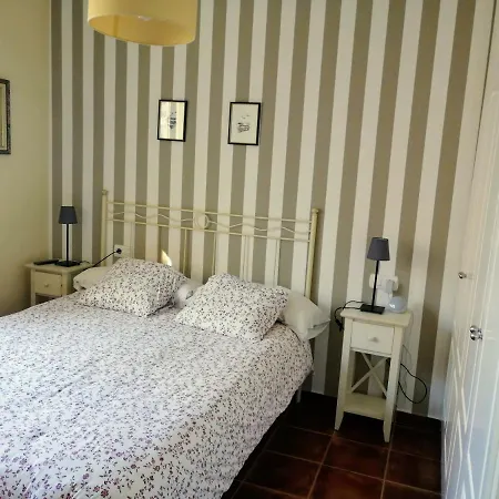 Apartment Center Paseo Apartment: Renovated With Double Garage