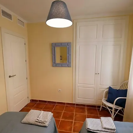 Center Paseo Apartment: Renovated With Double Garage *