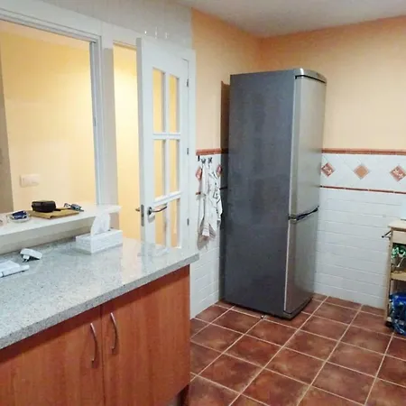 Center Paseo Apartment: Renovated With Double Garage