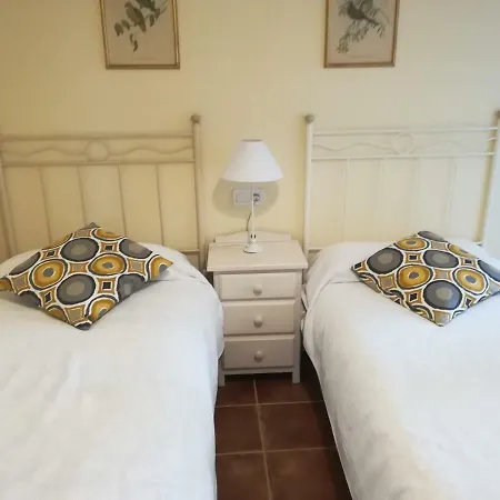Center Paseo Apartment: Renovated With Double Garage *