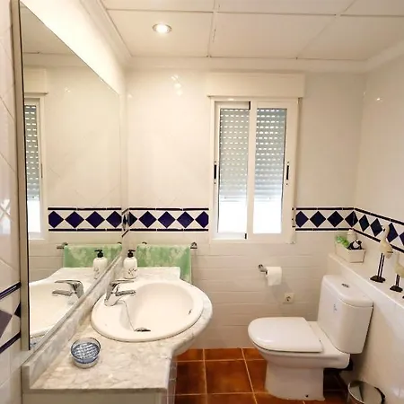 Center Paseo Apartment: Renovated With Double Garage Apartment